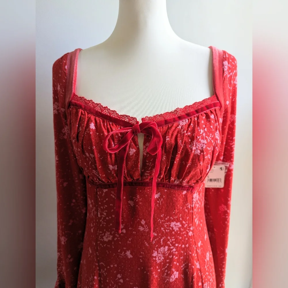 NWT.....Free People Tess Velvet-Trim Red Floral Mini Dress Size Small - Picture 3 of 12